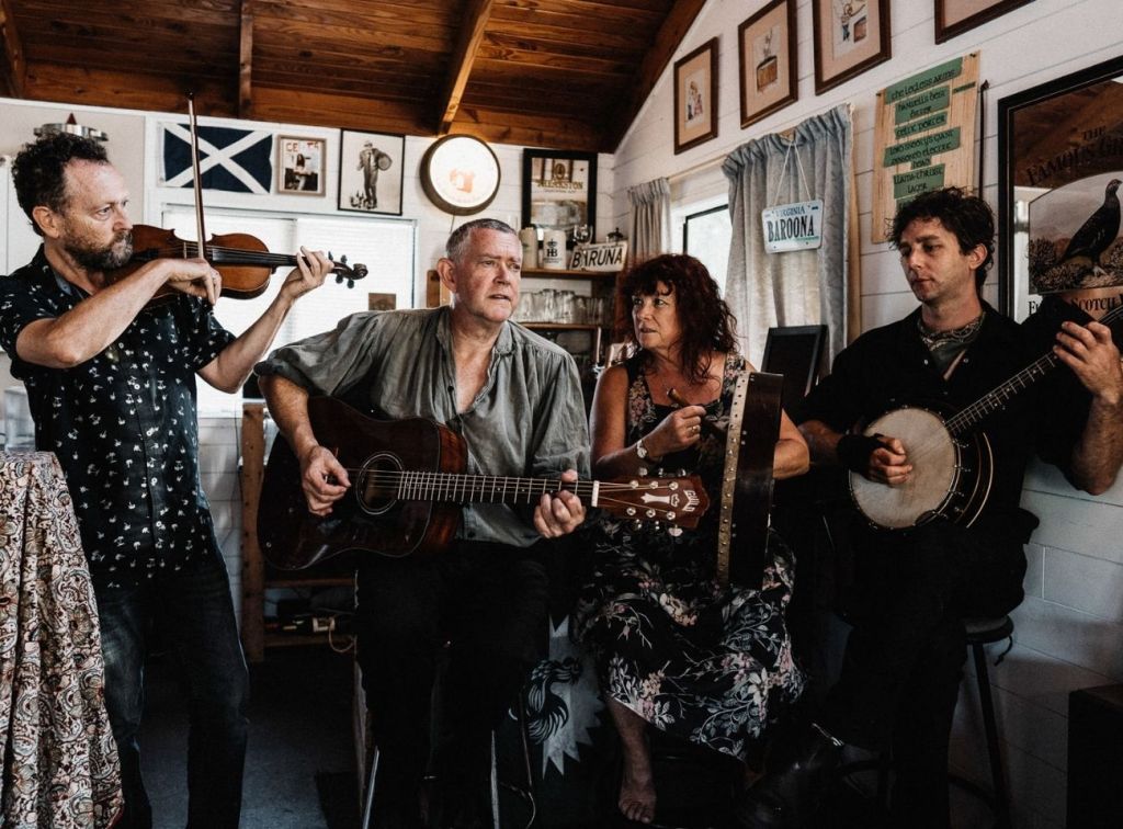 Gráinneog is Waiheke's finest folk band. The band is for hire for Waiheke weddings, and any other general entertainment around Waiheke and Auckland. In this photo they are jamming at home.